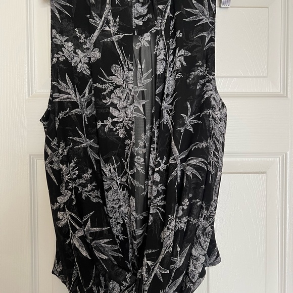 Aritzia Babaton Sheer 100% Silk Black Floral Print Blouse Size L - Picture 1 of 4